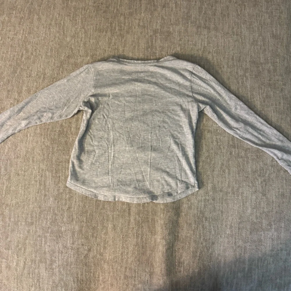 Old Navy girls Kids Light Gray Long Sleeve Tee Size Small (6-7)